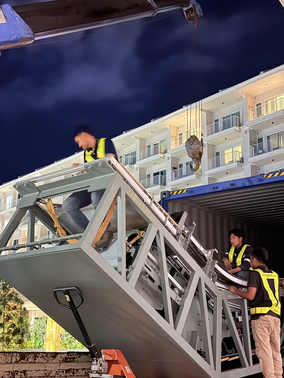 ESCALATOR 12